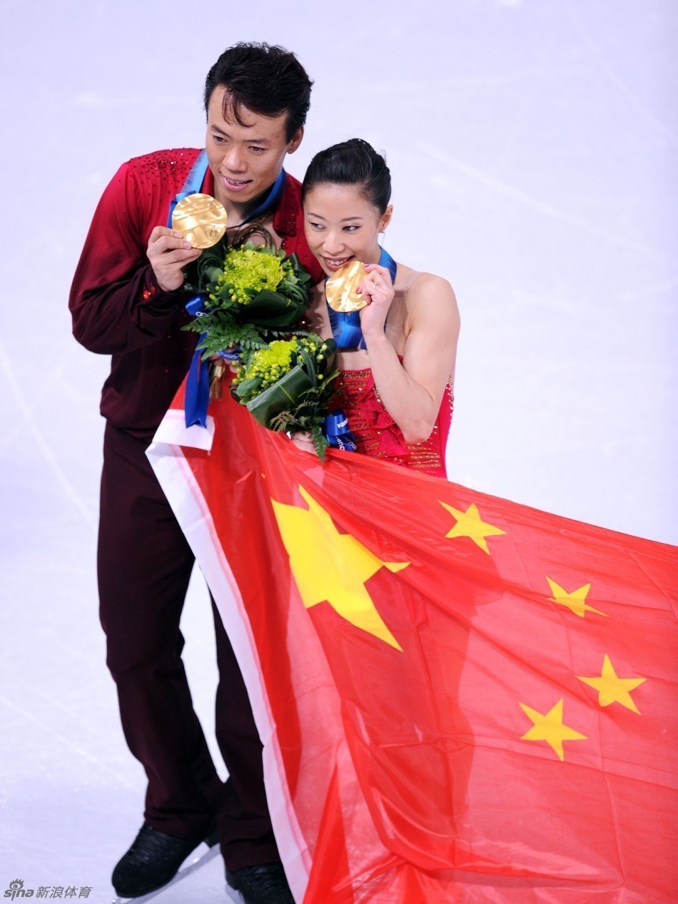 申雪赵宏博爱女学滑雪萌化众人_高清图集_新浪网