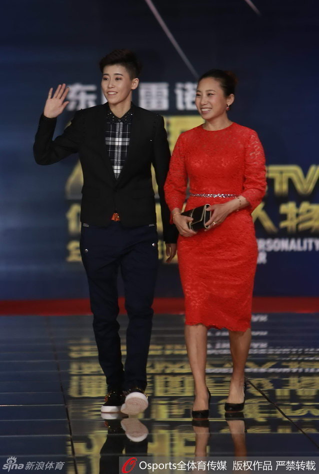 短道速滑队盛装亮相体坛风云人物颁奖