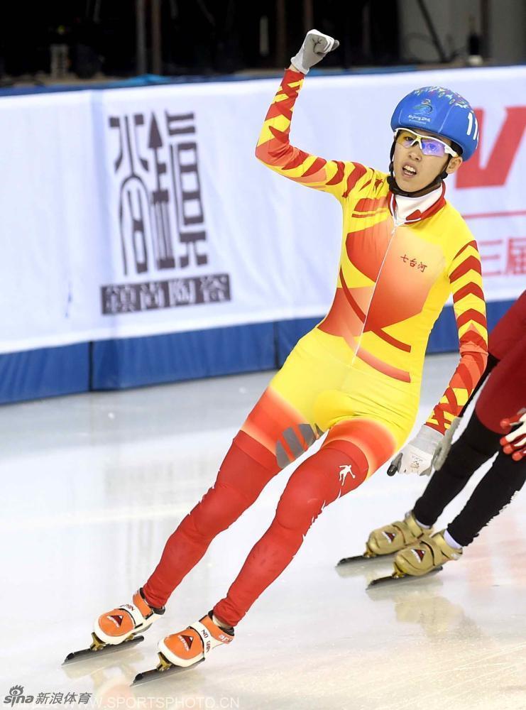 短道速滑女子1500米决赛中,七台河队名将范可新以2分16秒024的成绩