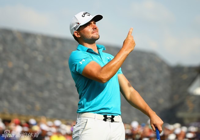 夺冠瞬间，波蒂厄斯紧握双拳，仰天长啸，尽情宣泄着内心积压的情感与夺得首冠的巨大狂喜。