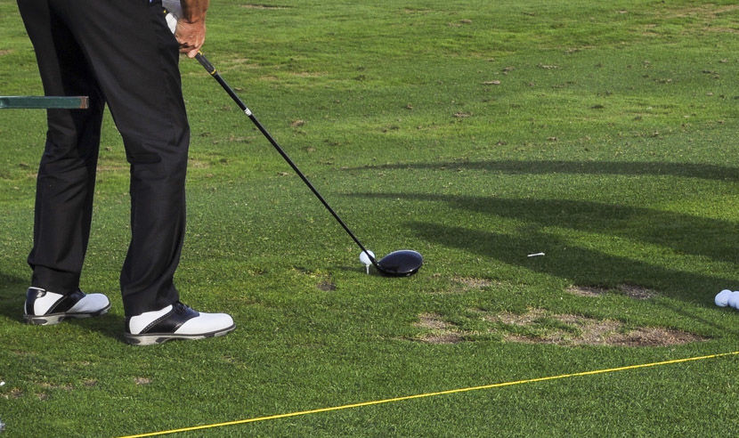 阳光下的挖起杆杆面沟槽清晰可见，这是制造倒旋的秘密