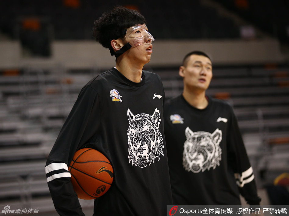 2015-2016赛季CBA联赛第31轮:新疆广汇训练