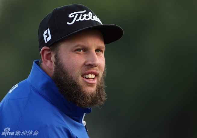 保罗·劳瑞在比赛中进行关键推击，他目光如炬，沉稳老练，尽显大赛冠军风范。