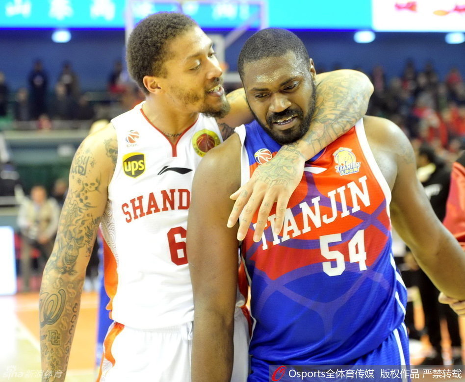 事件虽然平息，但吴轲依旧难以释怀，站在场上与裁判理论，试图解释自己的动作并非故意，但一切已于事无补