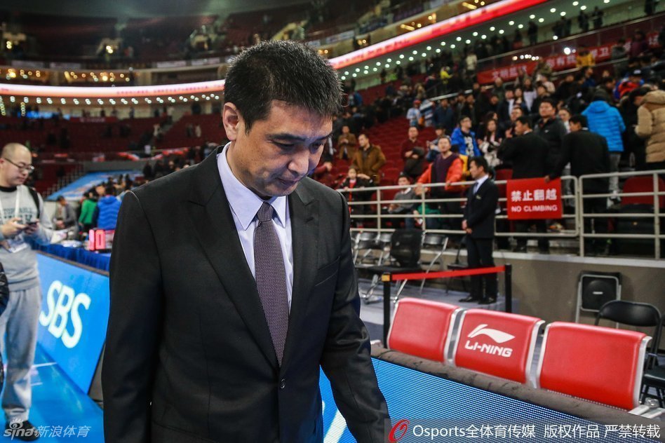 京城少侠方硕如利刃出鞘，面对防守奋不顾身持球强突，眉宇间尽显不甘与坚毅。