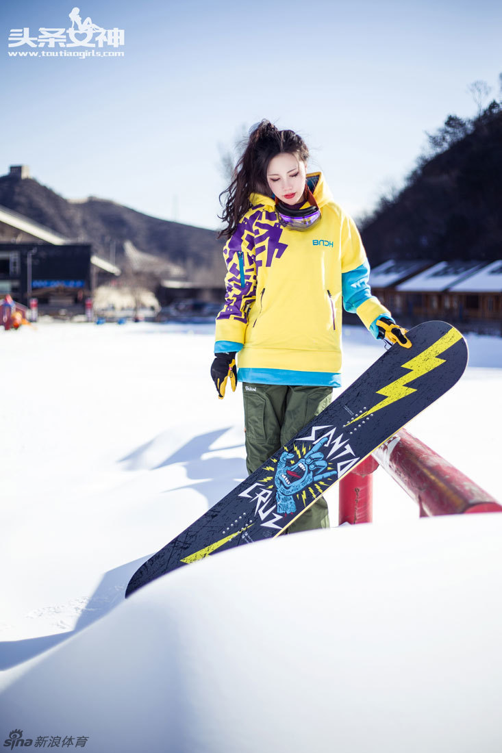 滑雪美女玩转滑雪场