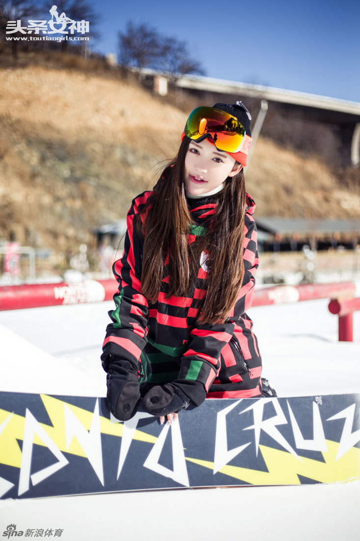 滑雪美女玩转滑雪场