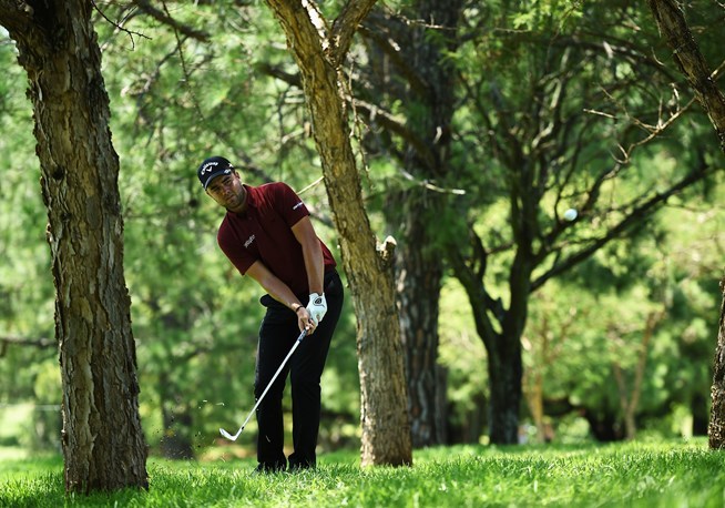 舒瓦泽尔推入关键一推后，握拳庆祝，脸上露出自信的笑容。