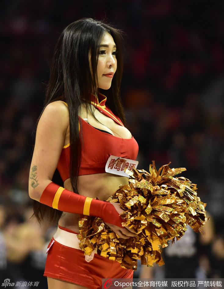 伴随着音乐的尾声，宝贝们以炫丽托举动作完美收尾，默契配合展现出团队的力量与舞蹈的艺术性