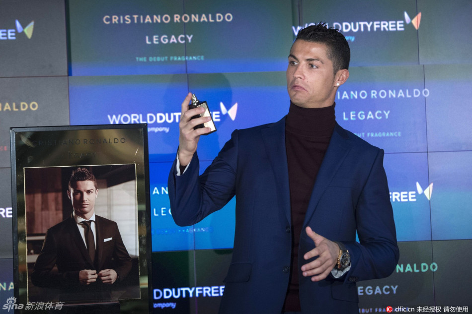 C罗马德里机场为香水代言