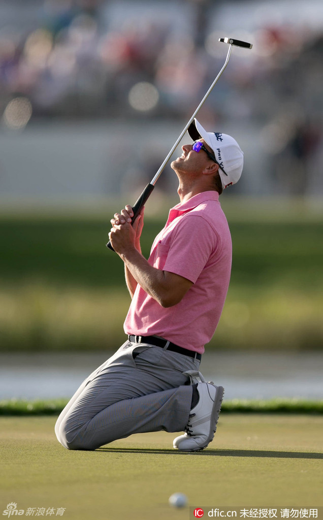 赛场上，加西亚与斯科特在果岭边同行交流，既是激烈的竞争对手，也是彼此尊重的老朋友。