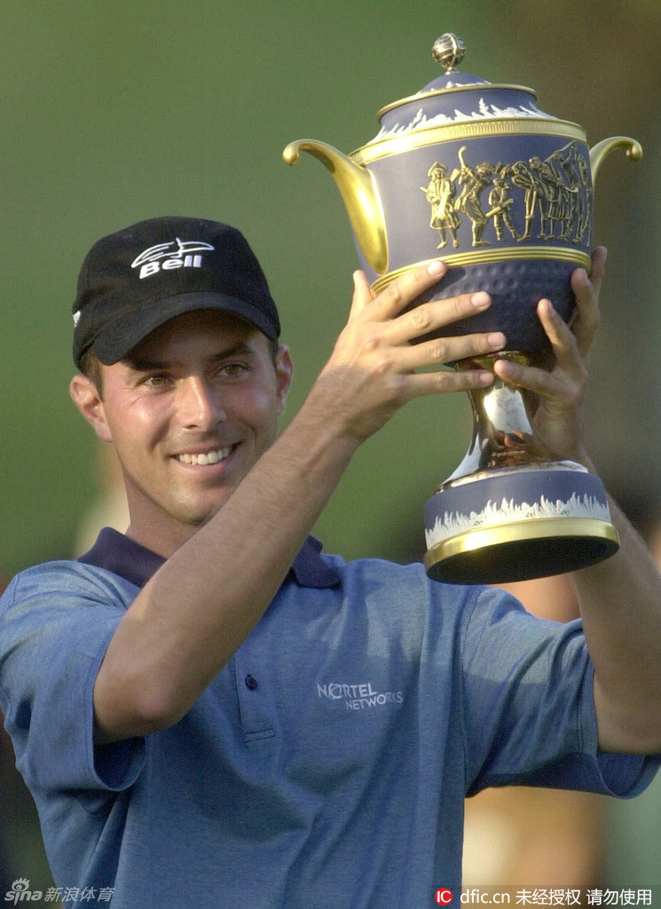 迈克维尔优雅挥杆瞬间，身体充分扭转，诠释高尔夫运动的力量与美感