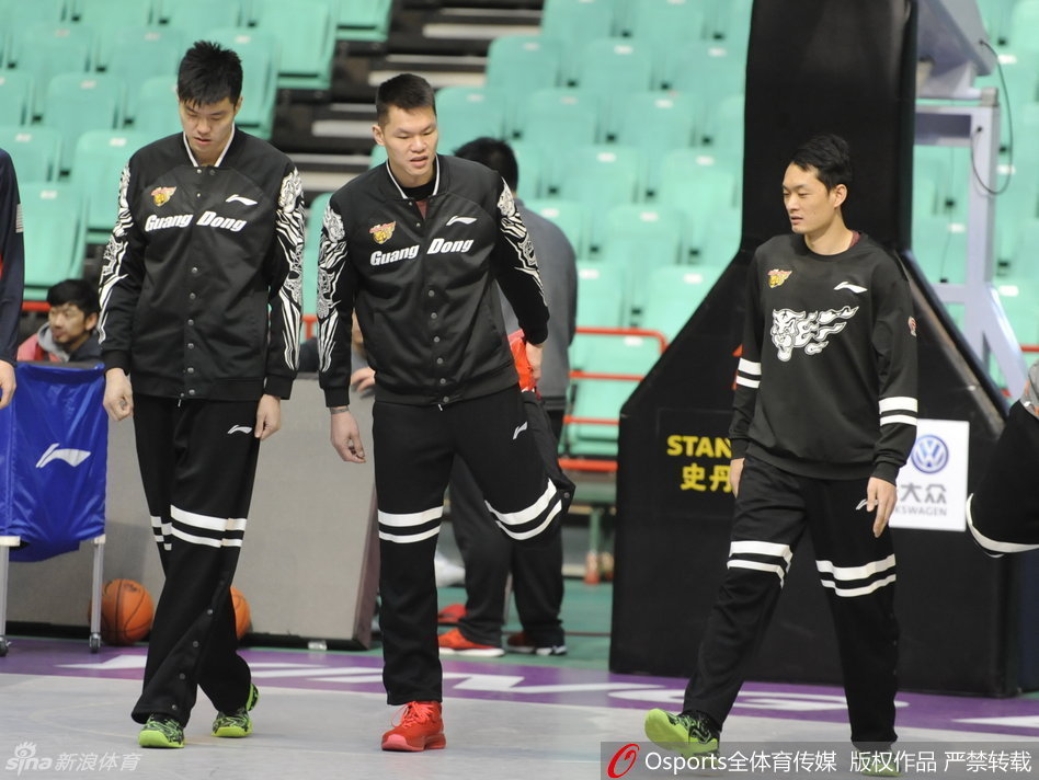 广东宏远队训练 阿联苦练欲创奇迹打回东莞_广