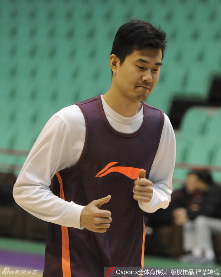 广东宏远队训练 阿联苦练欲创奇迹打回东莞_广