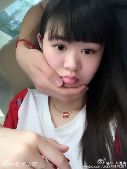 广厦双子星胡金秋与女友秀恩爱 接吻照曝光_高清图集