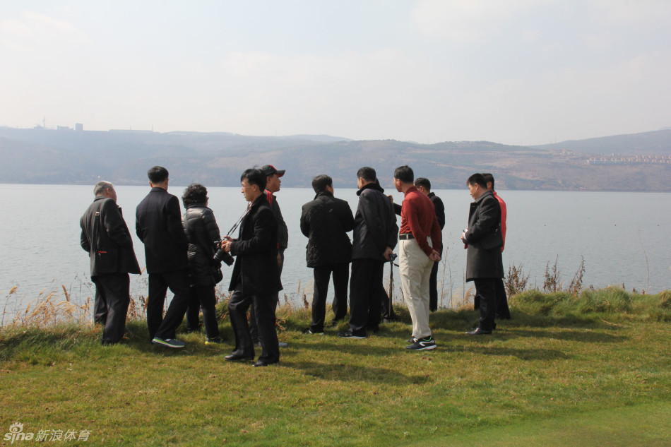 东道主设宴款待朝鲜来宾,桌上菜肴精致,气氛热烈融洽,为访问画上圆满句号