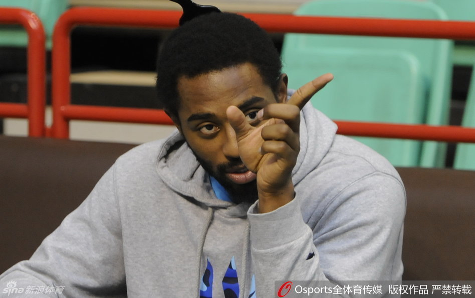 全队训练环节，四川队的备战氛围出奇得好，球员们在拉伸间歇互相开着玩笑，这种发自内心的松弛感在总决赛级别的备战中极为罕见，仿佛这只是一场普通的常规赛。