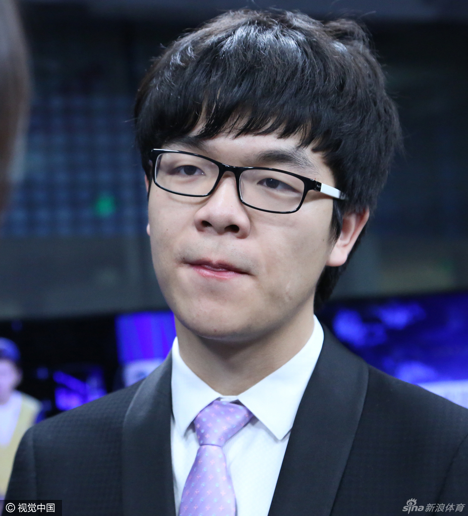柯洁现身讲棋关注对决_高清图集_新浪网