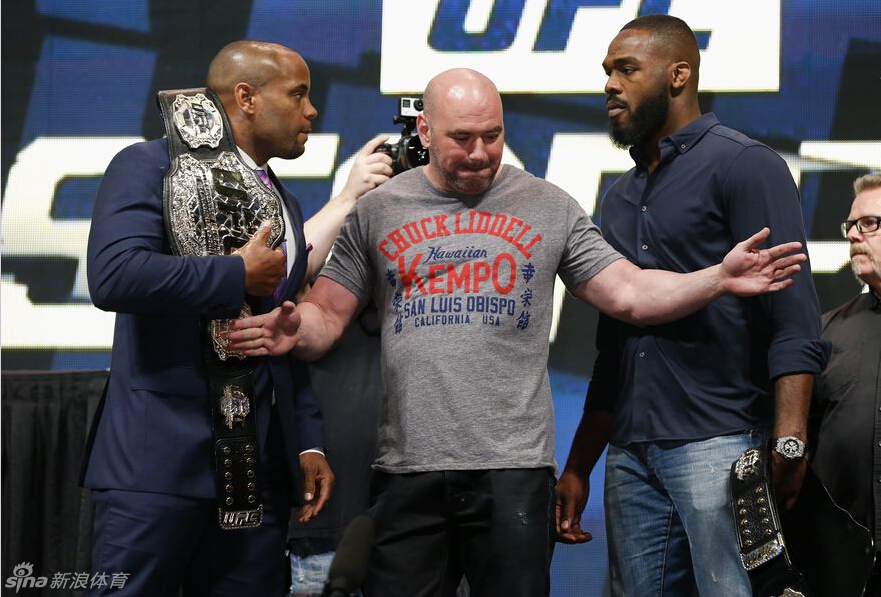 UFC新闻发布会 白大拿力阻女选手冲突 -- 佛山