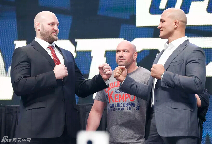 UFC新闻发布会 白大拿力阻女选手冲突 -- 佛山