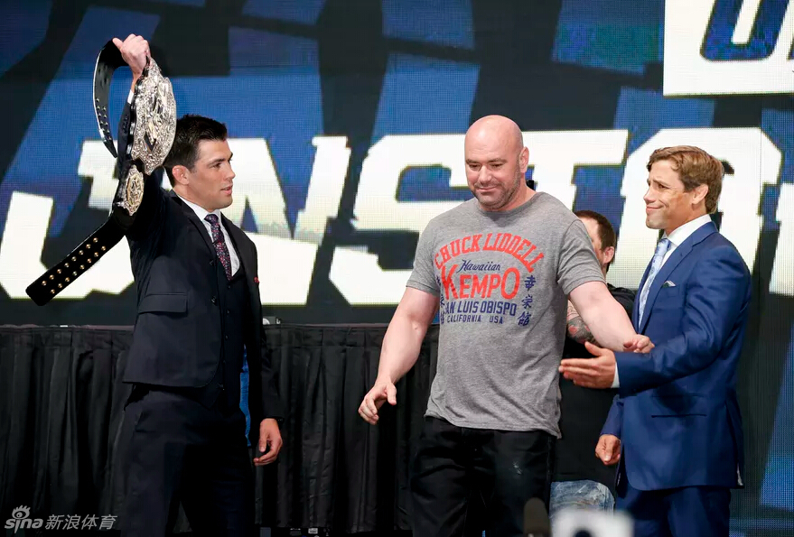 UFC新闻发布会 白大拿力阻女选手冲突 -- 佛山