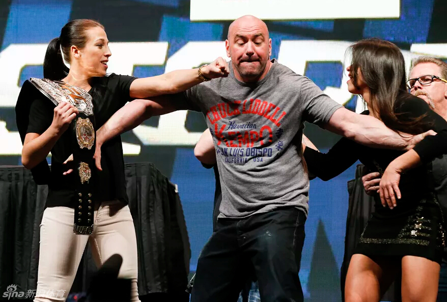 UFC新闻发布会 白大拿力阻女选手冲突 -- 佛山