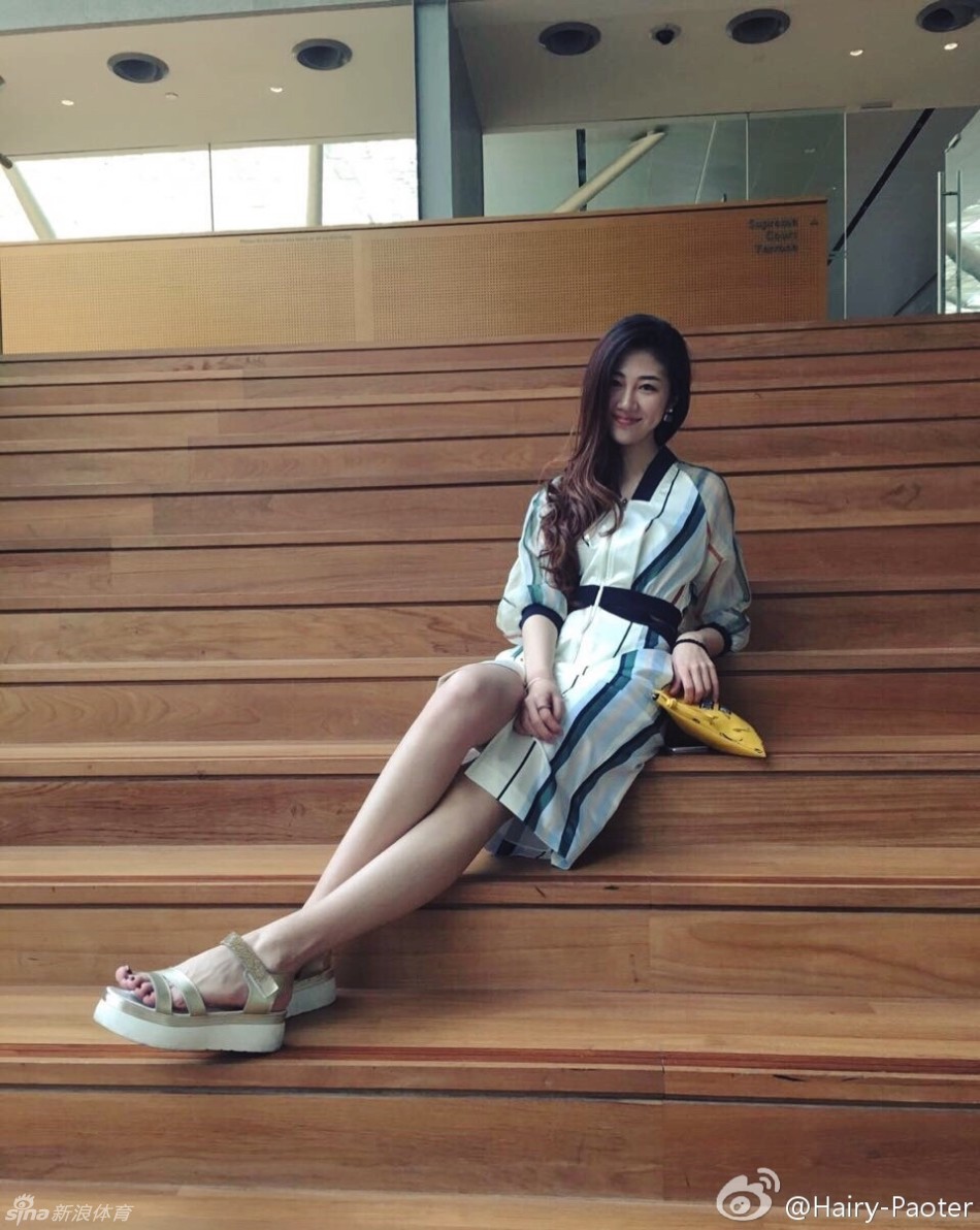 王仕鹏与爱妻甜蜜假期_高清图集_新浪网