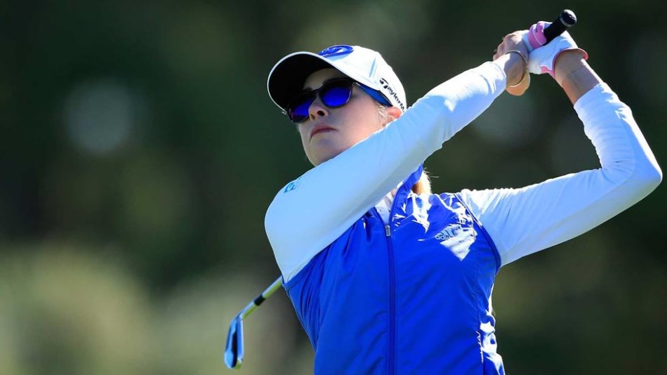 韩国球员田仁智在果岭上沉稳推击，她的表情波澜不惊，却蕴含着对胜利的绝对渴望。