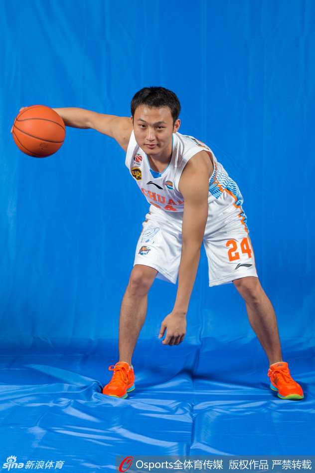 篮协公布男篮集训大名单 易建联郭少领衔 -- 佛