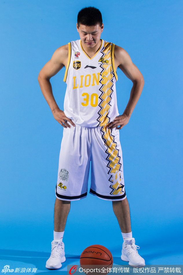 篮协公布男篮集训大名单 易建联郭少领衔 -- 佛