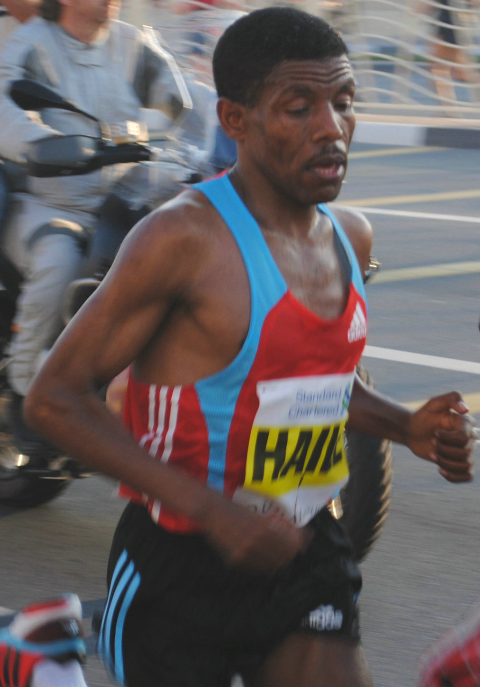 致长跑运动员稿件_长跑运动员性功能|田径场上