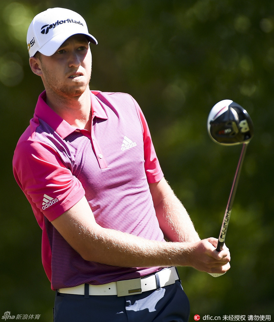 传奇左手将菲尔·米克尔森正在全力挥杆,他的身体充分扭转,经典的挥杆动作充满了节奏感与经验智慧