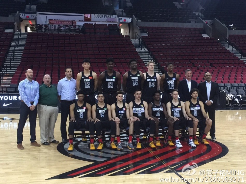 在罚球线上，范子铭深吸一口气，执行罚球。这一晚他12罚8中，用最扎实的方式为国际队贡献着宝贵的分数。