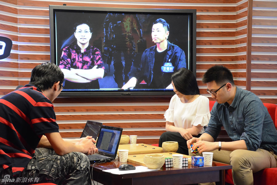 最强大脑周紫卉与孙虹烨挑战围棋人工智能zen