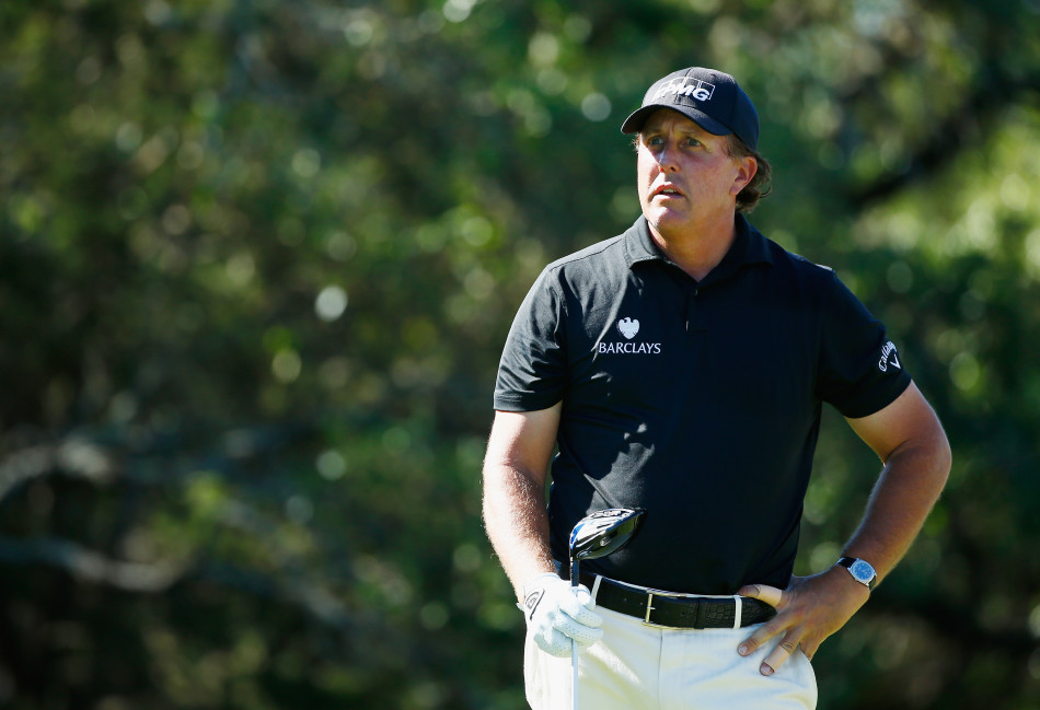 斯科特·斯托林斯在成功击球后，脸上带着笑容，向场边竖起了大拇指分享喜悦。