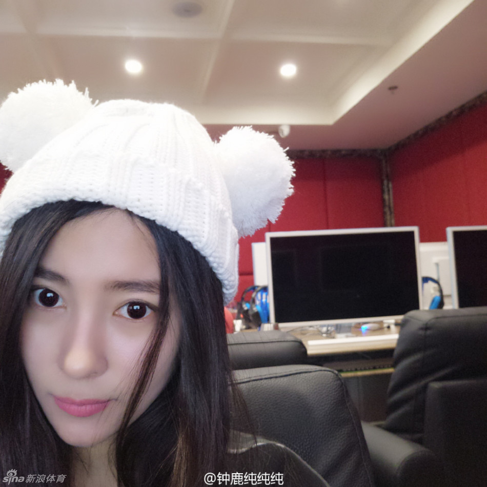 刘晓宇女友钟鹿纯晒性感美照_高清图集_新浪网