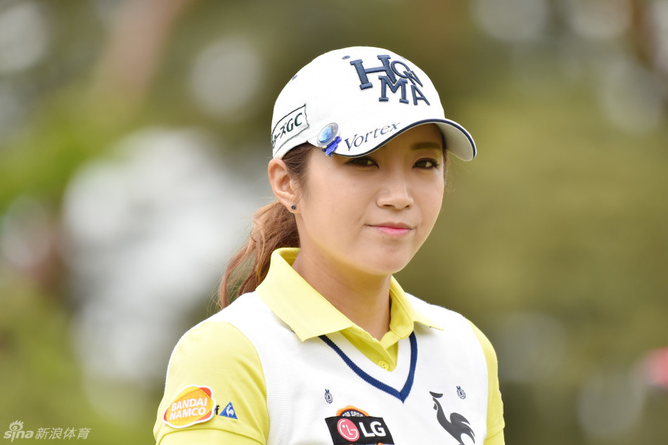 朴成炫优雅挥杆,身姿挺拔尽显韩国球手独特气质