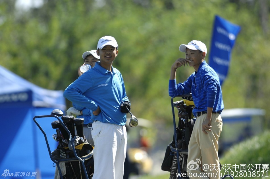 2014年中国公开赛,李昊桐首次晋级后两轮决赛,在果岭上沉着推杆。