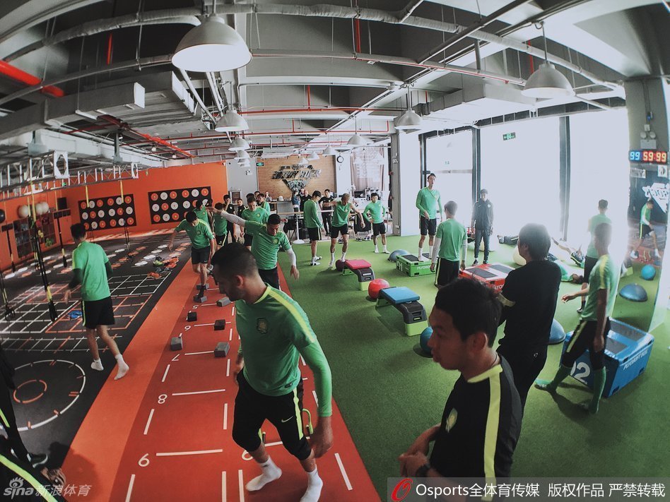 申花队1比0赢球 今年中超争冠战又是上海德比