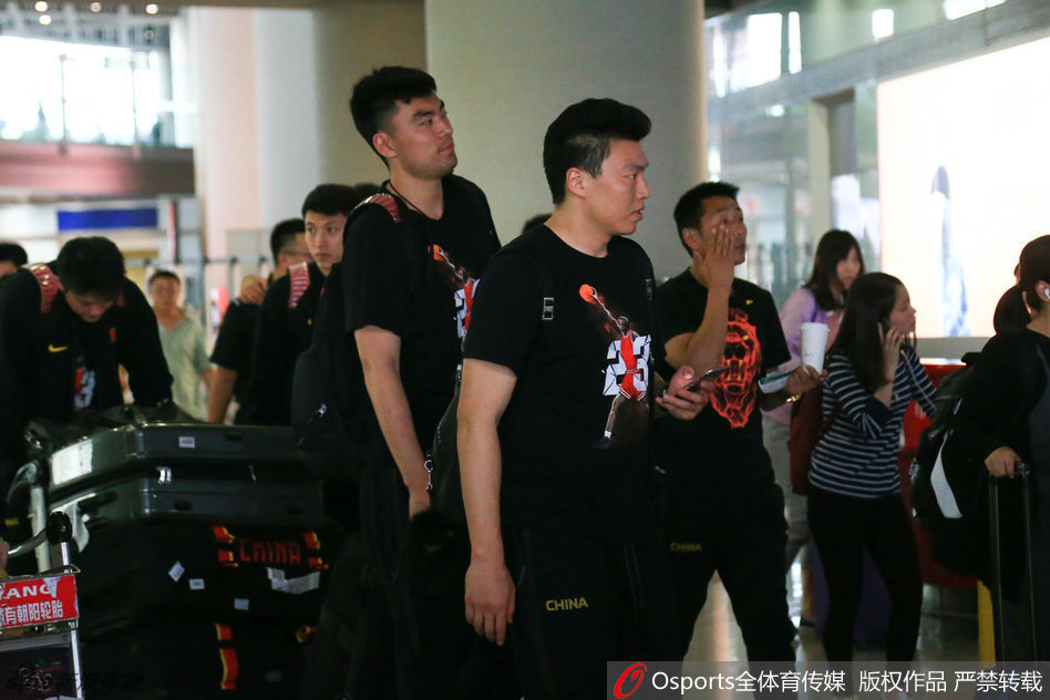 辽宁队内线李晓旭低调现身，然而几天后他便因伤遗憾离队，这次北京集结对他来说充满了复杂的情愫。