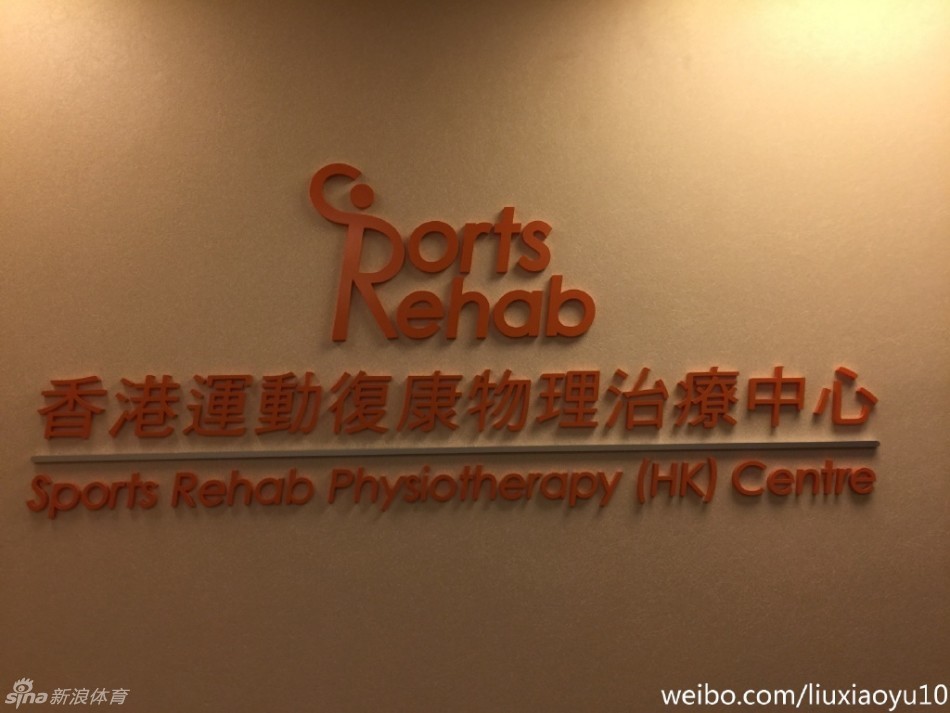 面对实力强劲的白俄罗斯队，刘晓宇没有丝毫畏惧，他在人缝中寻找上篮机会，用一个漂亮的急停跳投证明自己的腰伤已无大碍，核心力量依旧强劲。