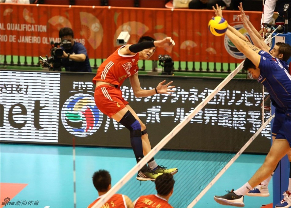 奥运落选赛中国男排1-3法国