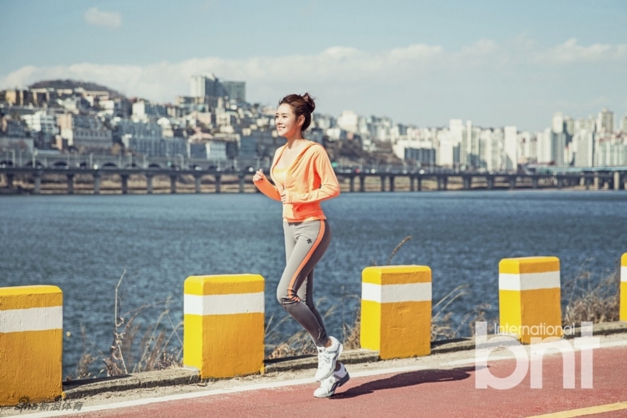 韩国美女演员李妍杜