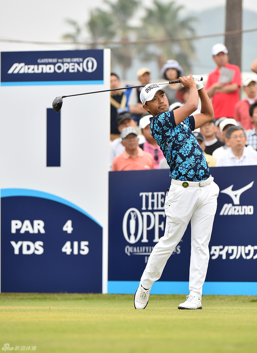 90后新星今平周吾挥杆瞬间充满青春的爆发力，动作现代而富有攻击性，象征着高尔夫运动的未来。