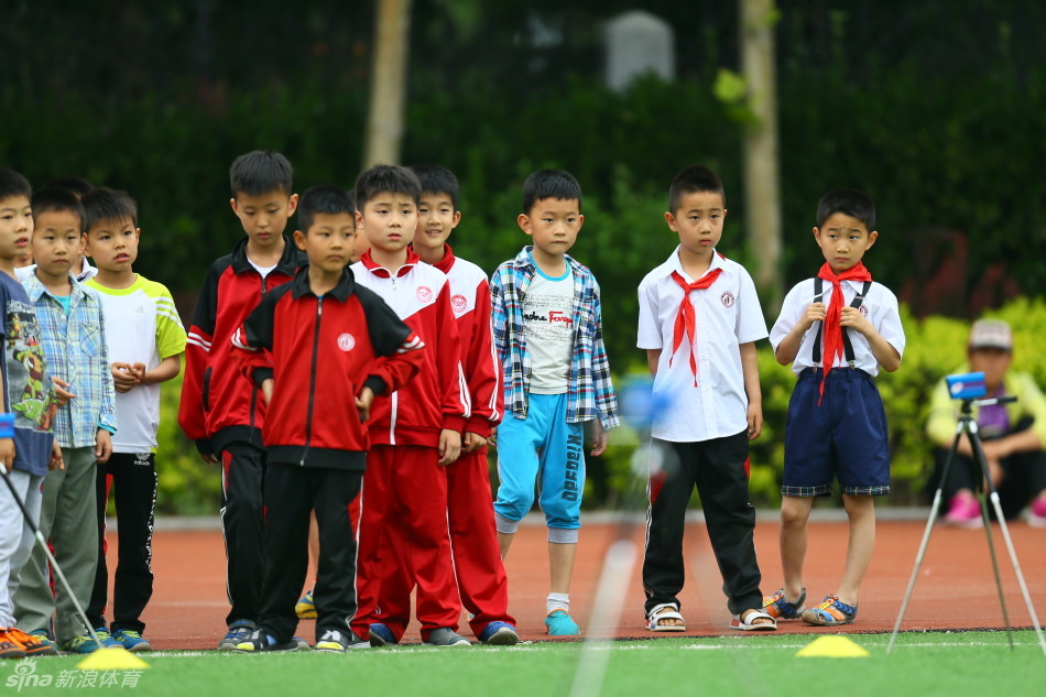 鲁能足校走训班技术测试举行