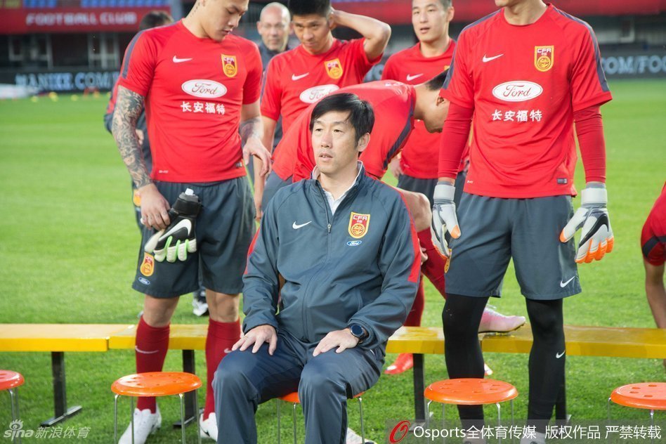 灵性！国安角球开出，塞尔吉尼奥背身机敏一蹭破门！