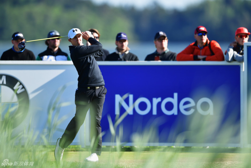 菲茨帕特里克优雅地完成一次沙坑救球,展现了他技术全面、处变不惊的冠军特质。