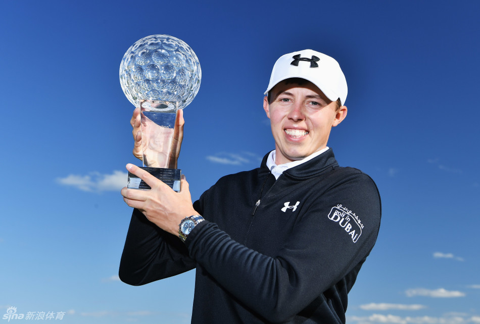 马修·菲茨帕特里克在北欧大师赛最后一轮中,神情专注地准备关键一击,他的沉着超越了他的年龄。