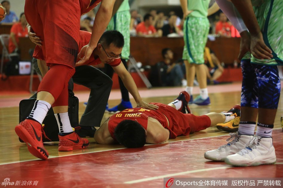 周琦 邹雨宸 中国男篮 男篮伤情:周琦腹股沟拉伤
