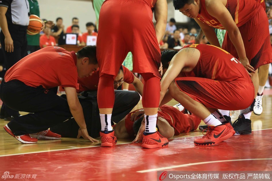 周琦 邹雨宸 中国男篮 男篮伤情:周琦腹股沟拉伤